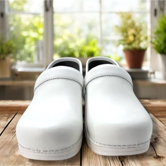 NEW DANSKO Womens Professional LT Leather Lightweight Clog Size 40 - Picture 5 of 10